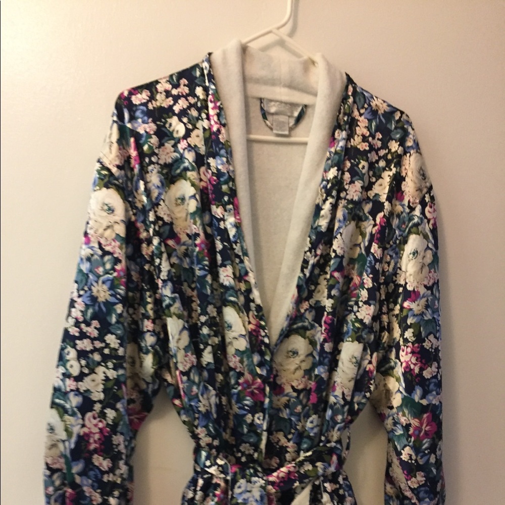 Ladies Floral Robe.  Size Medium
